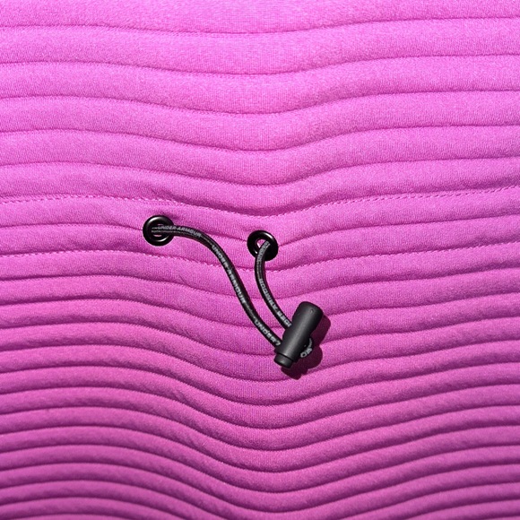 Under Armour Women's Vibrant Pink Fitted Vest - TPC Sawgrass. NWOT - Picture 6 of 9